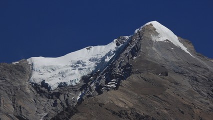 Fototapeta na wymiar Pisang Peak and glacier