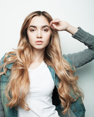 Fototapeta premium lifestyle, fashion and people concept: beautiful woman wearing casual clothes, posing on white background