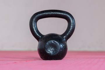 Obraz na płótnie Canvas Black kettlebell ina gym
