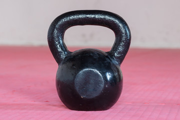 Obraz na płótnie Canvas Black kettlebell ina gym