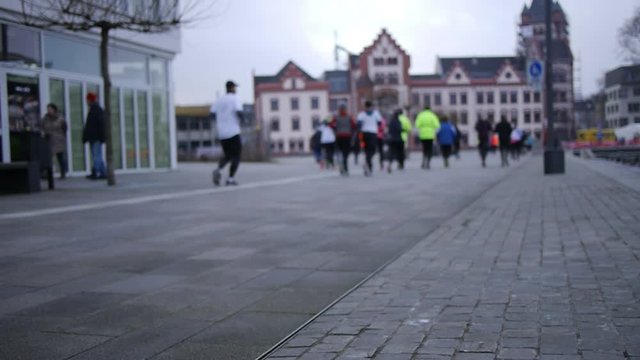Gruppe Marathonl&auml;ufer in der Stadt