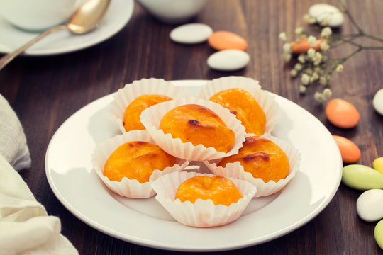 portuguese queijinhos de amendoa com ovos