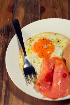 fried egg with smoked salmon