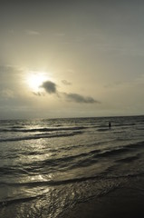 Wolken verdecken den Sonnenaufgang in Mahdia, Tunesien