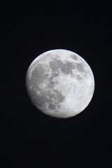 луна через телескоп