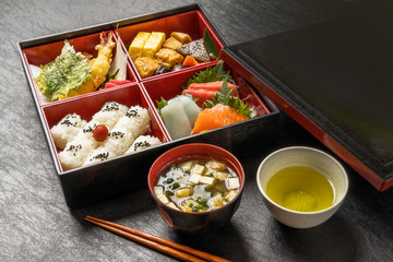 幕の内弁当　japanese box lunch