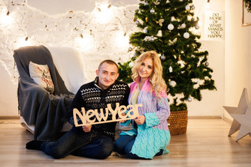 Obraz premium Loving couple sitting and hugging