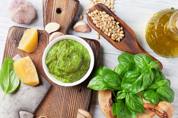 Pesto sauce ingredients