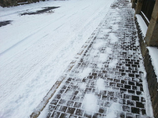 Winter, Schnee auf den Gehwegen räumen und streuen, Hausmeisterdienst, Winterdienst, Sichere Wege...