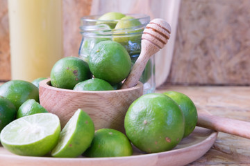 Fresh lemon slice and  lemon juice
