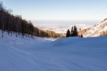 Obraz premium trail along the ski lift