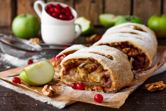 apple strudel with cranberries and walnuts