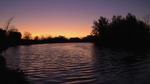 Sonnenuntergang am Swan River, Herisson Island in Perth City, Western Australia