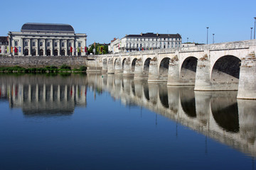 Obraz premium La Loire à Saumur en été, France