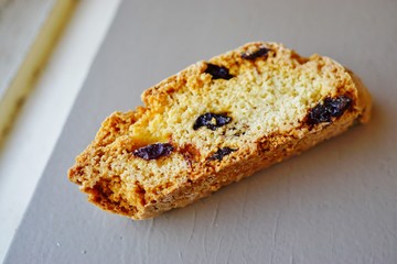A crunchy raisin biscotti cookie