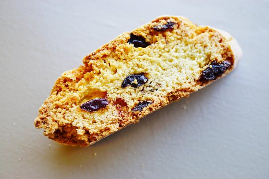 A Crunchy Raisin Biscotti Cookie