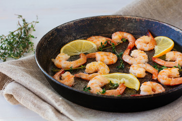 Pan with roasted shrimps