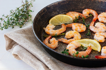 Pan with roasted shrimps