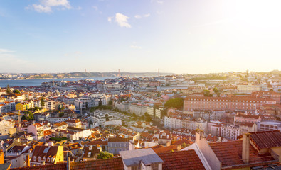 Blick über Lissabon, die Haupstadt Portugals bei Sonnenuntergang.