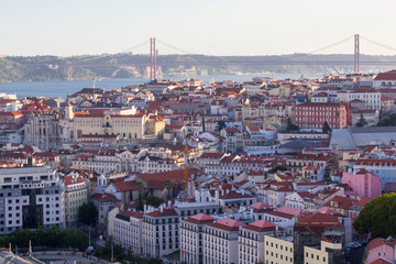 Blick über Lissabon, die Haupstadt Portugals bei Sonnenuntergang.