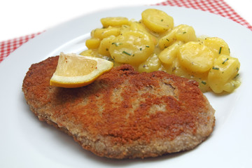 Schnitzel mit Kartoffelsalat
