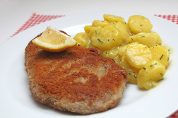 Schnitzel mit Kartoffelsalat