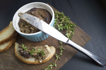 liver pate with toast on a round Board