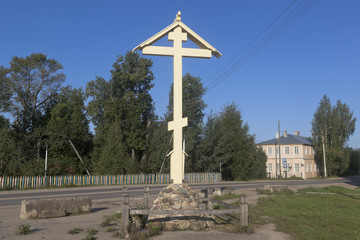 Obraz premium Worship cross on the site of the destroyed during the Soviet era temple Great Martyr Paraskeva in the city of Totma, Vologda region, Russia