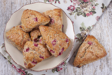   Scones with red currants