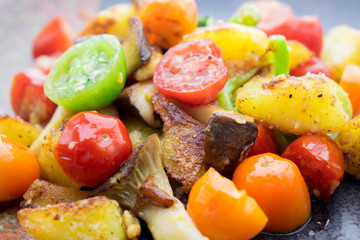 彩り野菜ときのこのソテー