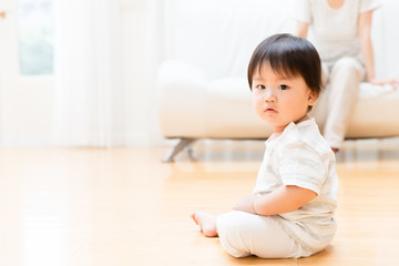 Naklejka premium portrait of asian baby in living room