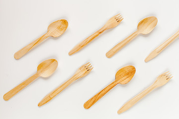 wooden kitchen utensils on white background top view pattern