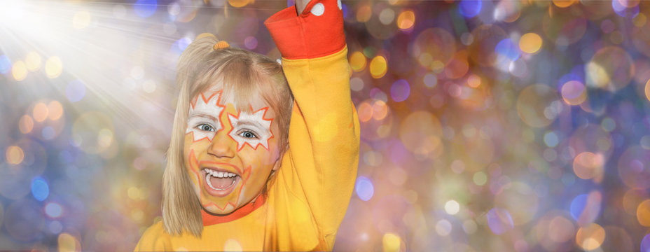 Kinderfasching, Kinderschminken, Kindergeburtstag - geschminktes Kind als lachender Stern