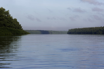 Le fleuve Sinnamary est le cinquième plus grand fleuve de Guyane française avec ses 250 km 