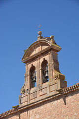 Fototapeta na wymiar campanario de piedra de una iglesia antigua