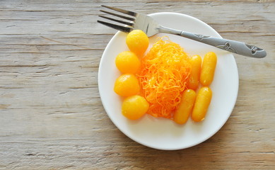 golden threads and bean paste with egg yolk fudge balls cooked in syrup assorted Thai sweetmeat on dish