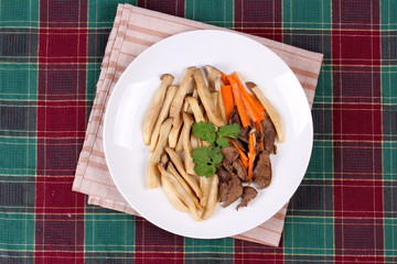 Fried eryngii mushroom with pork liver and carrot.