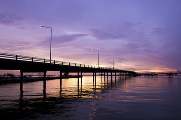 Fototapeta na wymiar Twilight view of the bridge
