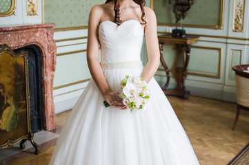 Fototapeta premium Beautiful bride with bouquet before wedding ceremony
