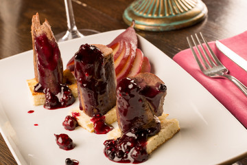 Deer steak with fruit jam and wine