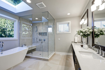 Spacious bathroom in gray tones with heated floors - obrazy, fototapety, plakaty