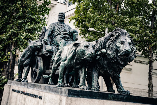 Marc Anton auf Streitwagen mit L&ouml;wen, Skulptur von Arthur Strasser, Wien, &Ouml;sterreich
