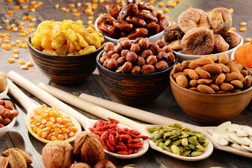 Composition with dried fruits and assorted nuts