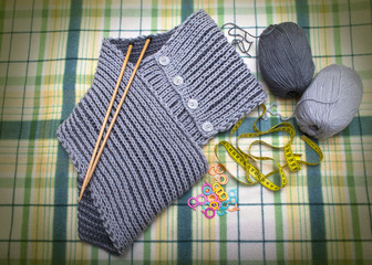 knitted scarf from wool mixture gray two-tone English Brioche Stitch, tape measure and markers, fashion design with buttons