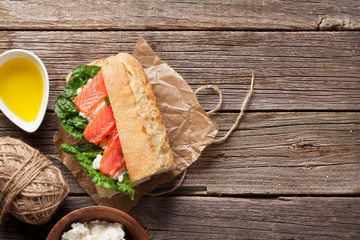 Sandwich with salmon and romaine salad