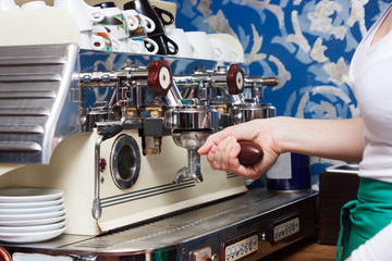 barista woman preparing coffee