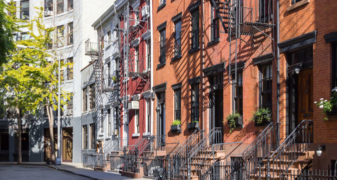 Fototapeta Old Buildings on Gay Street in New York City Panorama