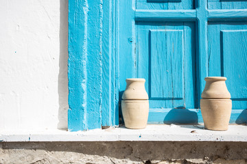 Obraz premium Сlay vases on the street, Greece
