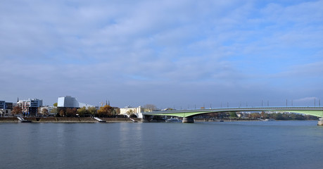 Fototapeta na wymiar Kennedybrücke in Bonn