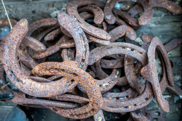 Alte rostige Hufeisen